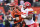 El defensive end de los Chiefs de Kansas City captura al quarterback de los Bengals de Cincinnati Joe Burrow en el encuentro del domingo 2 de enero del 2022 en Cincinnati. (AP Foto/David Dermer)