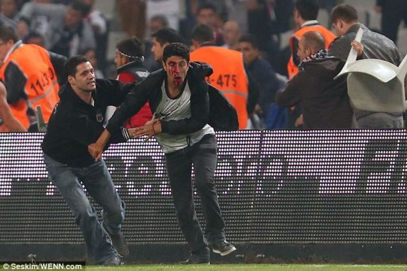 Besiktas, Galatasaray ends in violence