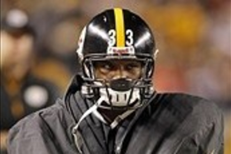 Pittsburgh Steelers running back Isaac Redman (33) is tackled by