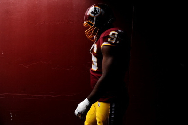 New York Giants defensive tackle Barry Cofield holds up a