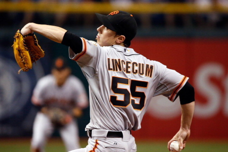 San Francisco Giants Re-Sign Pitcher Tim Lincecum