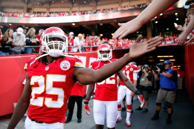 Kansas City Chiefs running back Jamaal Charles (25) gets by