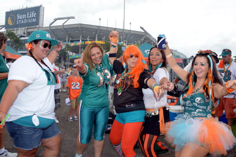 Miami Dolphins NFL Outfit  Nfl outfits, Gameday outfit, Tailgate outfit