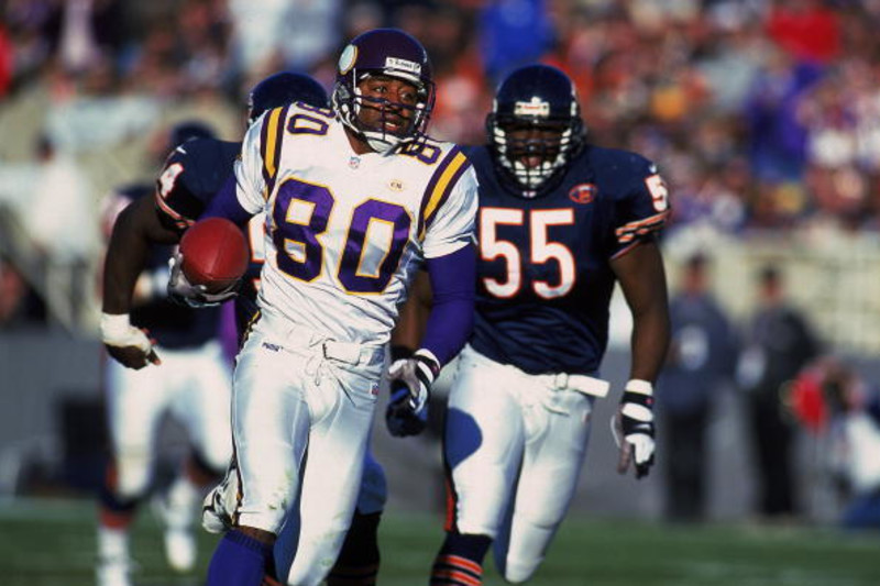 Minnesota Vikings wide receiver Cris Carter runs after the catch