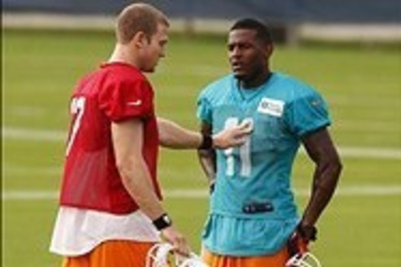 Miami Dolphins spend weekend courting Mike Wallace