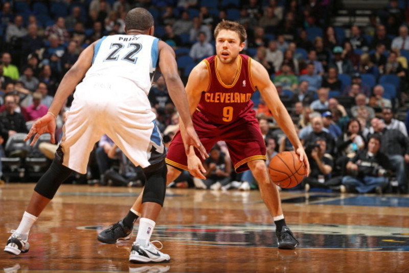 Matthew Dellavedova handed qualifying offer from Cleveland