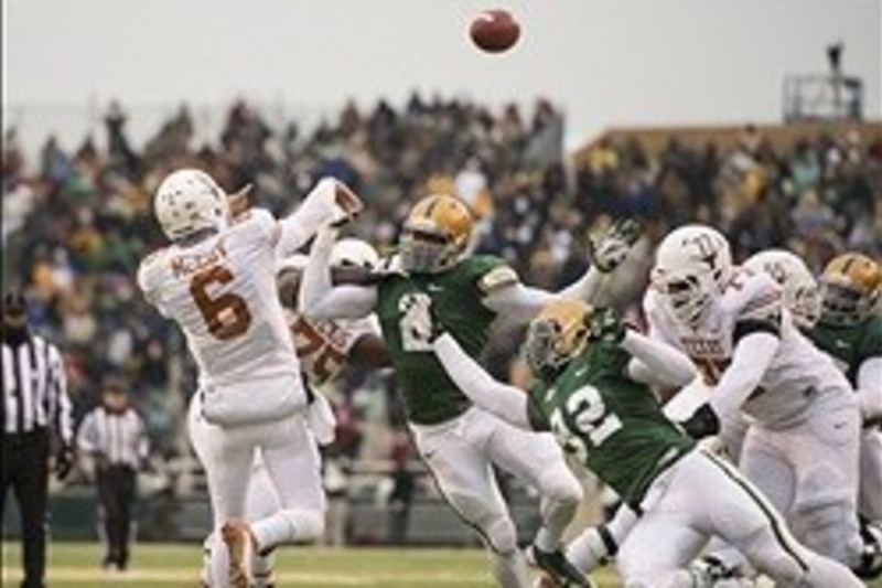 19 Nov 2011: .Baylor Bears quarterback Robert Griffin III (10) passes the  ball during the game between the Oklahoma Sooners and the Baylor Bears at  Floyd Casey Stadium in Waco Texas..Baylor wins