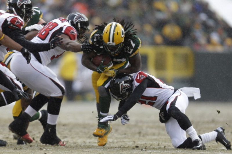 Packers Hold Off Falcons as Eddie Lacy Scores on a Run and a Catch