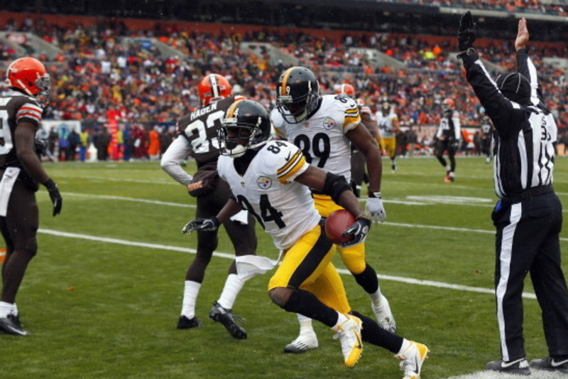 Cincinnati, OH, USA. 14th Oct, 2018. Pittsburgh Steelers wide receiver  Antonio Brown (84) sprints for the game winning touchdown in a game between  the Pittsburgh Steelers and the Cincinnati Bengals at Paul