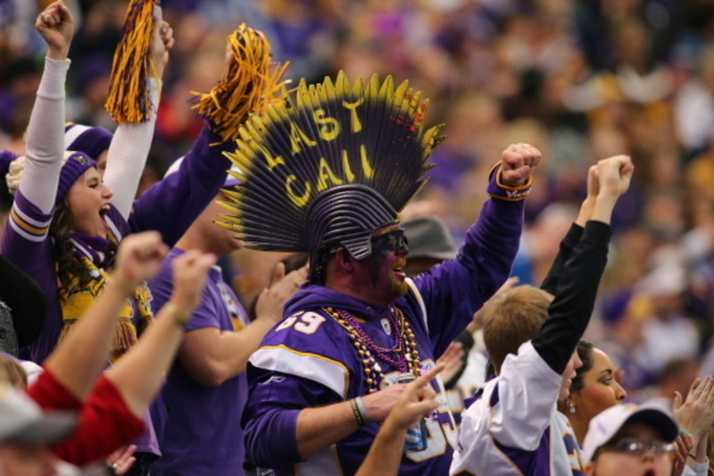 Thousands Of Vikings Fans Have 'Last Call' At Metrodome - CBS Minnesota