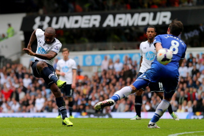 LONDON, ENGLAND - SEPTEMBER 28:  Jermain Defoe of Tottenham Hotspur shoots past Frank Lampard of Chelsea during the Barclays Premier League match between Tottenham Hotspur and Chelsea at White Hart Lane on September 28, 2013 in London, England.  (Photo by