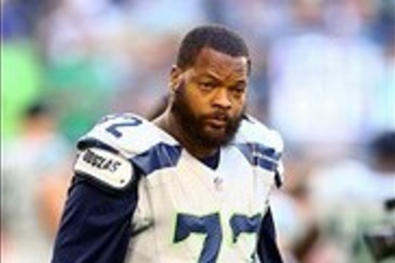 Seahawks DE Michael Bennett responds to reporter with profanity