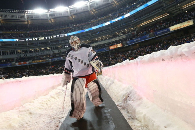 Rangers edge Islanders 2-1 at Yankee Stadium