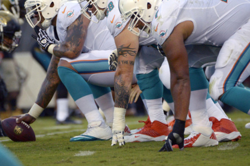 Dolphins' Mike Pouncey subpoenaed after game in Aaron Hernandez