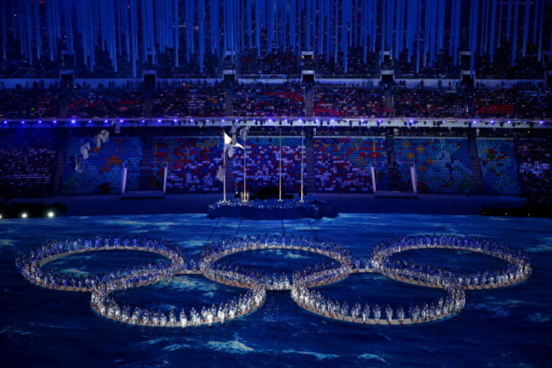 Sochi Olympics: Ring malfunctions at opening ceremony - BBC News