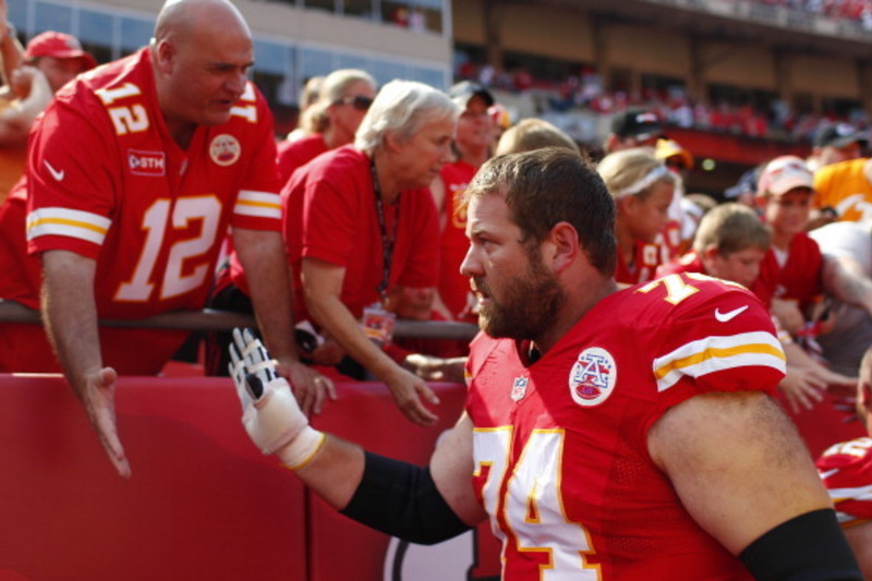 Kansas City Chiefs, Tamba Hali agree to multi-year contract - Sports  Illustrated