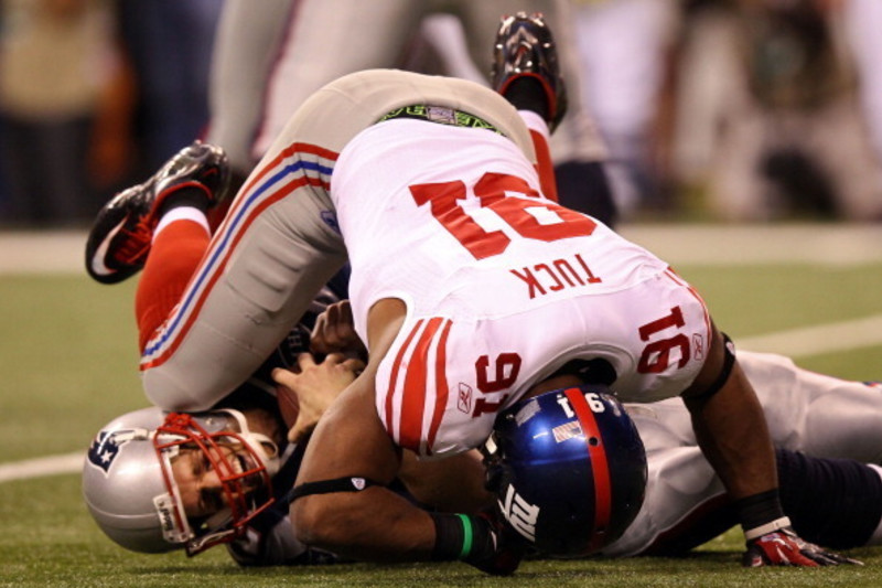 New York Giants Justin Tuck sacks New England Patriots Tom Brady