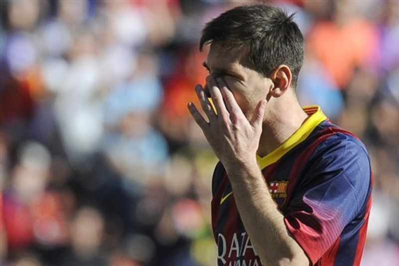 Lionel Messi's new Barcelona contract includes absurdly expensive transfer  fee