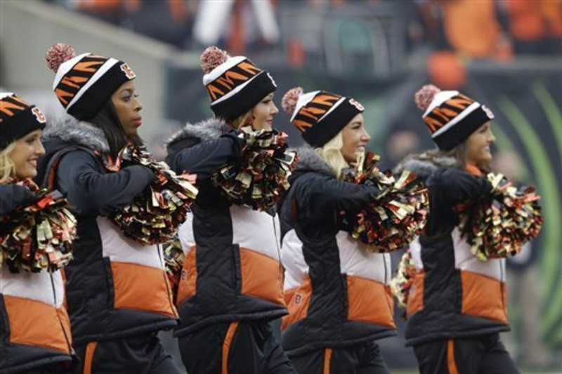 Buffalo Jills cheerleaders file suit, suspend operations