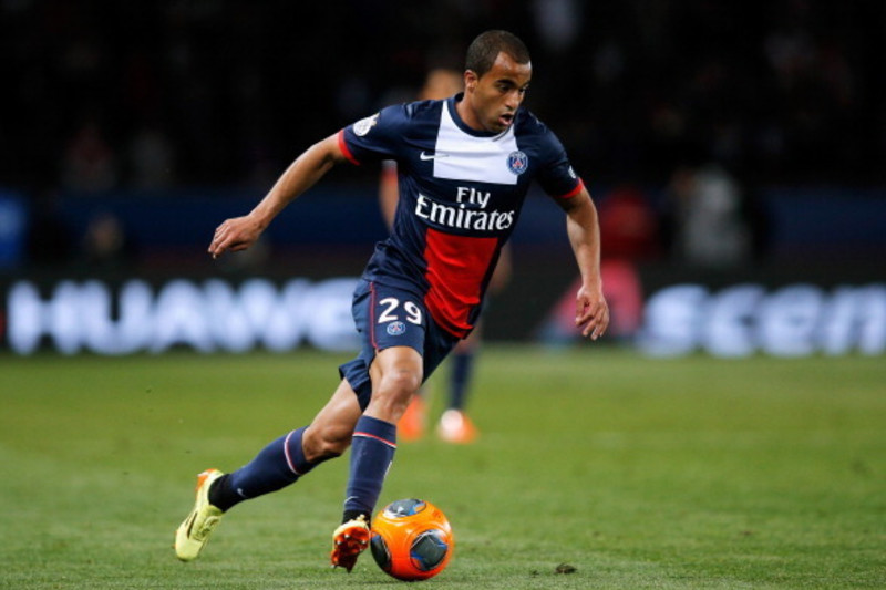 Lucas Moura of Sao Paulo heads the ball during Campeonato