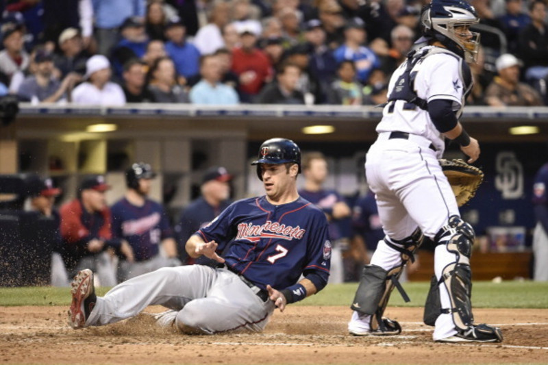 Joe Mauer doubles, catches in Twins finale