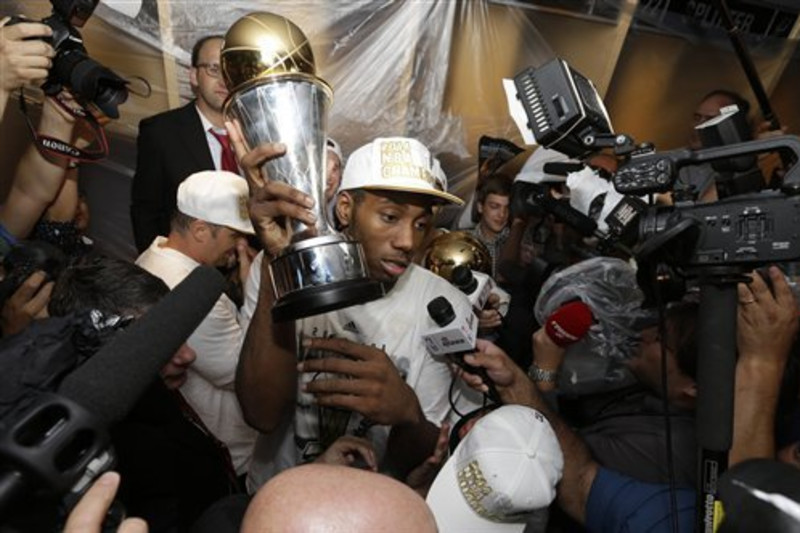 On this date in 2014, 22-year-old Kawhi Leonard won Finals MVP after  leading San Antonio over Miami, 4-1! 🏆💪 — Kawhi: 17.8 PPG, 6.4 RPG…