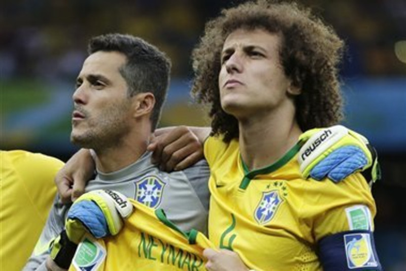 David Luiz held up a Neymar jersey during Brazil's national anthem