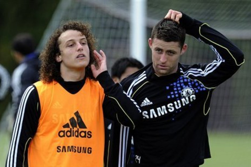 David Luiz held up a Neymar jersey during Brazil's national anthem