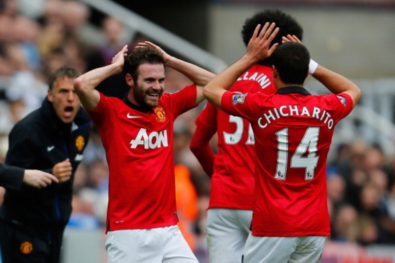 Chicharito impresses in Man Utd debut