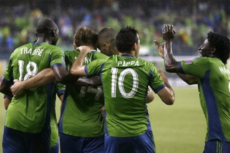 Clint Dempsey celebrates winning his first club trophy with 2014 US Open  Cup victory 