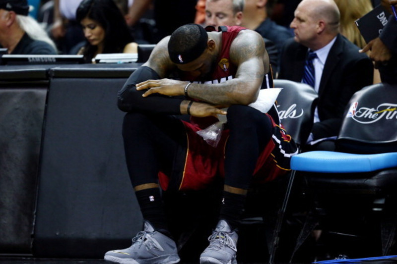 Jersey that Lebron James wore in infamous AT&T Center 'cramp game' versus  the Spurs is up for auction