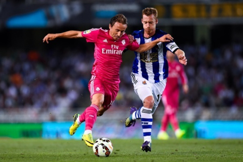 Gareth Bale of Real Madrid CF runs with the ball during the La Liga match  between Real Sociedad de Futbol and …