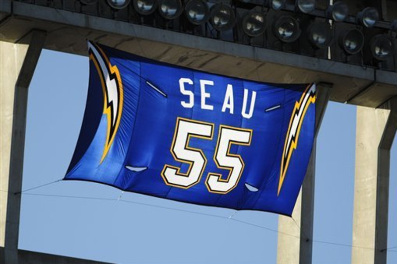 Junior Seau family settles concussion lawsuit against NFL