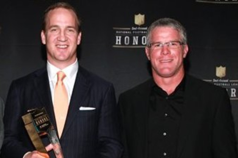 Peyton Manning breaks Brett Favre's TD record in Broncos' win over 49ers -  Newsday