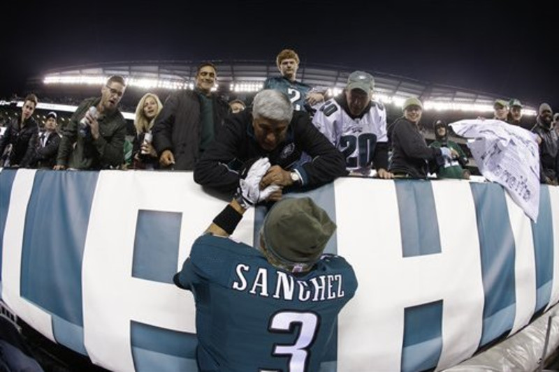 In a flurry of activity, Philadelphia Eagles re-sign Mark Sanchez