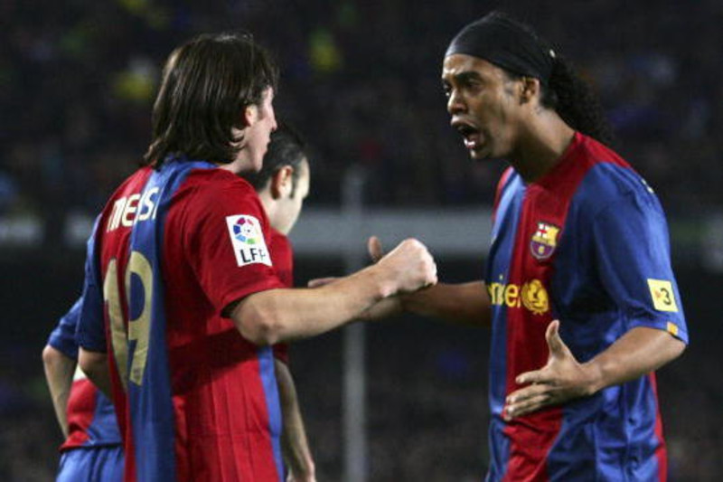 Ronaldinho Chooses Between Messi and Ronaldo 😱⚽️ #ronaldinho #ronaldo