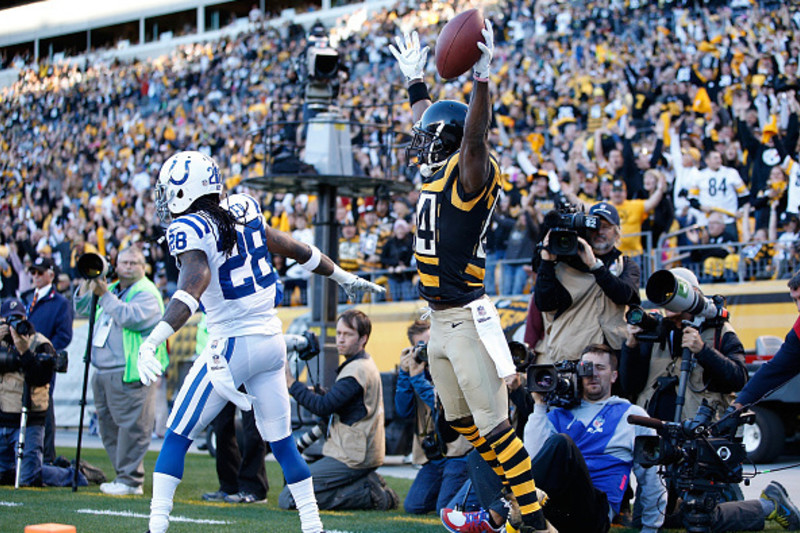 Pittsburgh Steelers wide receiver Antonio Brown during an NFL football game  against the New England Patriots at Heinz Field in Pittsburgh Sunday, Dec.  17, 2017. (Winslow Townson/AP Images for Panini)