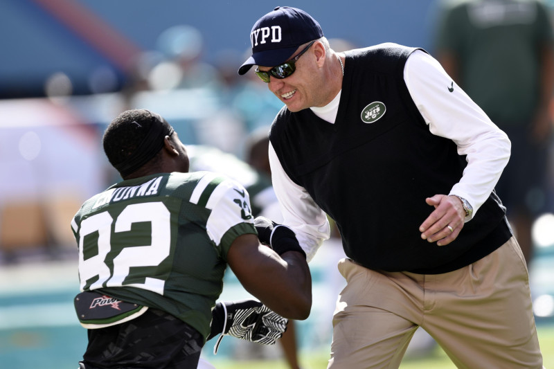 NY Jets Players Wear Extra Socks Around Rex Ryan in Lockeroom