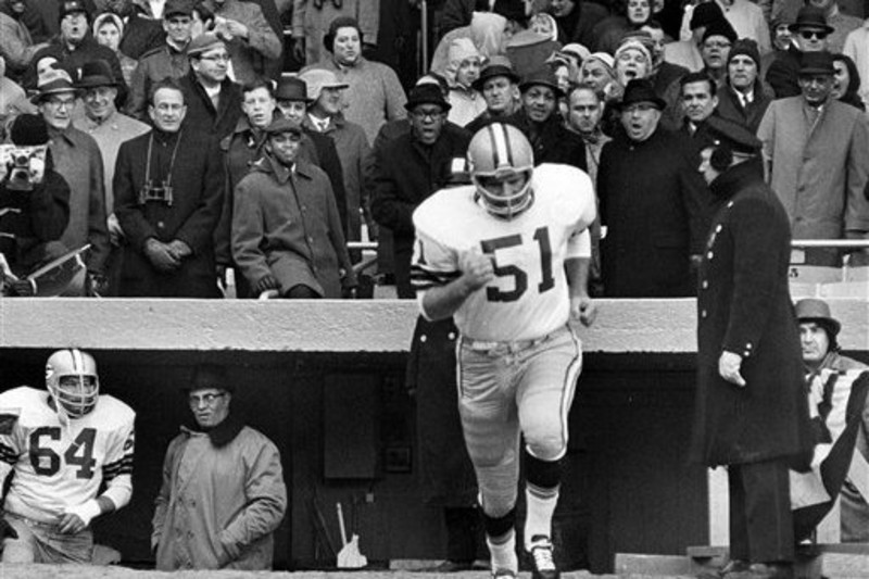 December 30, 1962 - Yankee Stadium. In 25 degree weather with 25-30 M.P.H  winds, the Packers battle the Giants for the NFL championship. Five future  Hall-of-Famers are in this photo. (Colorized by