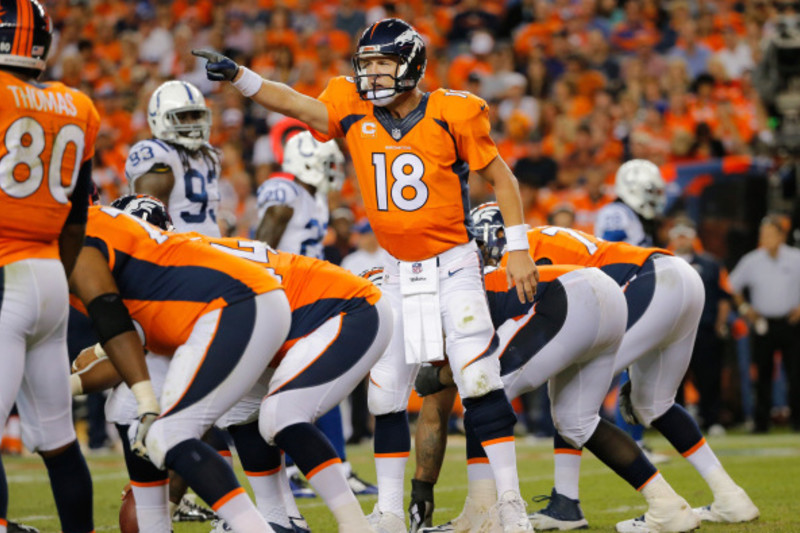 Denver Broncos QB Peyton Manning flashes dance moves, plays with his kids  at practice