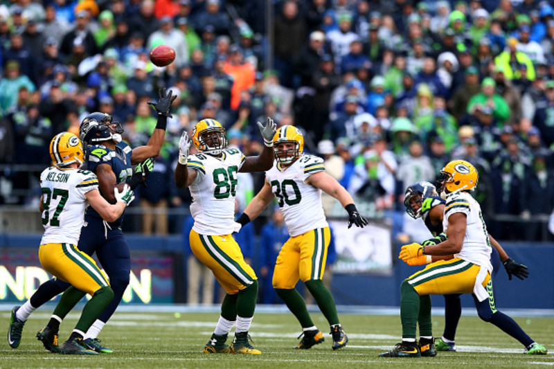 Seahawks pick up where they left off, dominate Green Bay 36-16 in