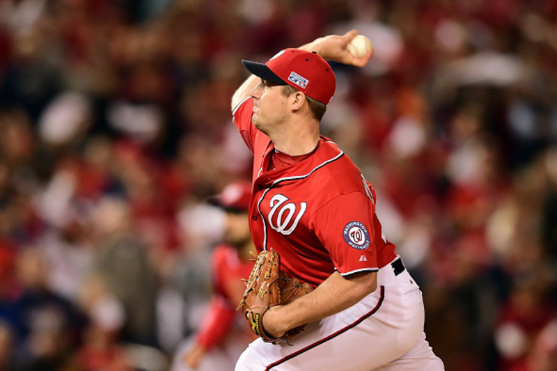 World Series: Scherzer, Sánchez share amazing hug after Nationals' win