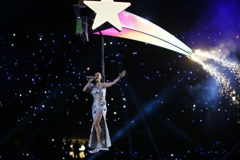 Community, entertainment reporter react to Super Bowl halftime show