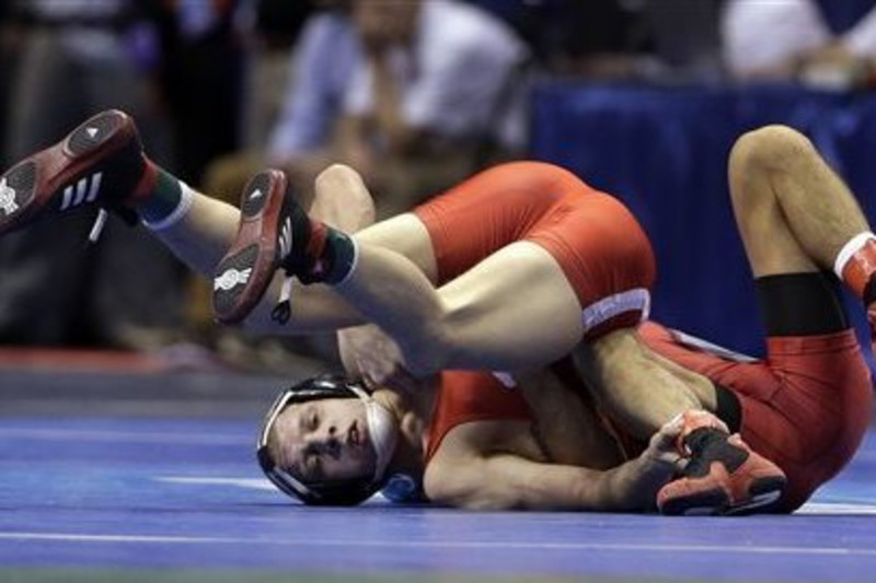 NCAA wrestling: Logan Stieber keeps rolling with quarterfinal win