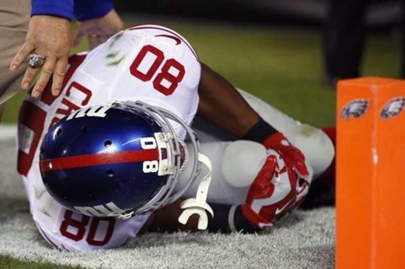 Victor Cruz back at practice, wearing protective red jersey