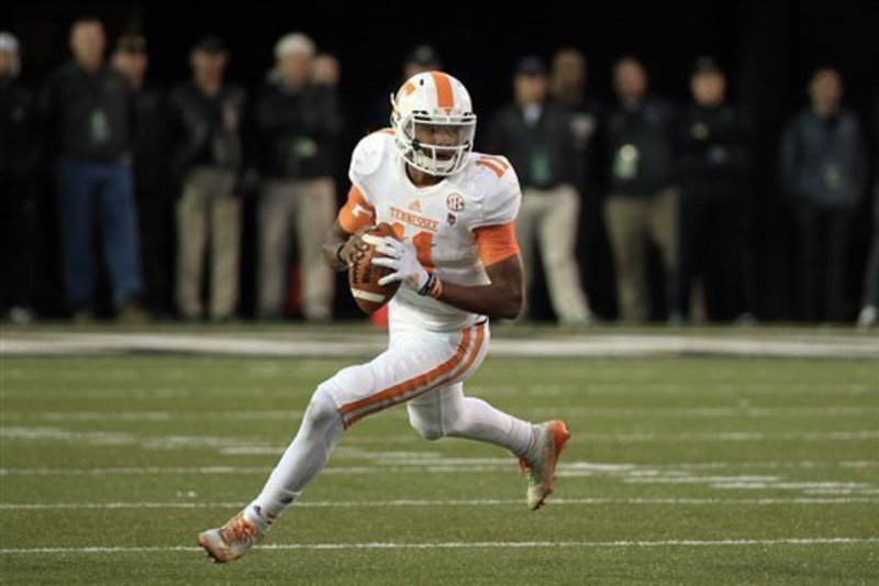 Before NFL draft, Joshua Dobbs will throw airplane for a different Vols team