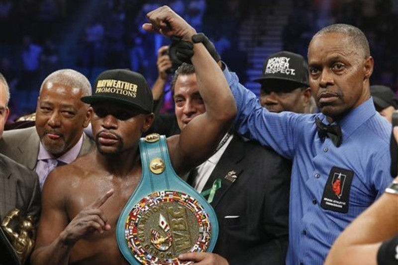 Floyd Mayweather scored a unanimous decision.
