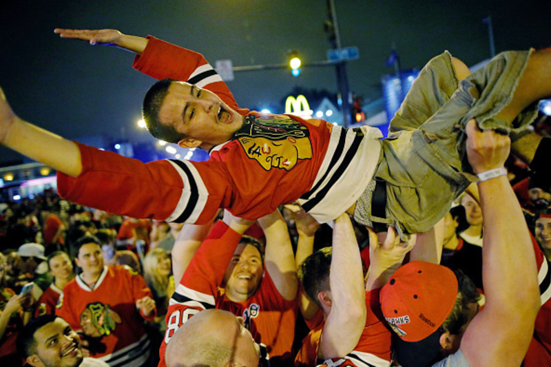 Reebok 2013 Stanley Cup Champion Chicago Blackhawks Tee Shirt - Mens