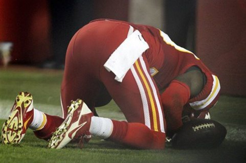 Former NFL Player Vai Sikahema celebrates, with his father Loni News  Photo - Getty Images