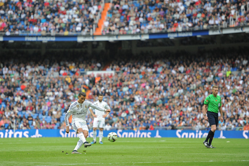 Video) Proof That Real Madrid Should Only Let Cristiano Ronaldo & Gareth  Bale Take Free Kicks